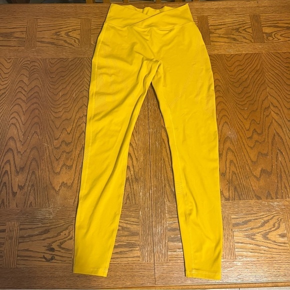 Alphalete Surface Power Crossover Waist Leggings in Gold Sz M Athletic - Picture 3 of 15